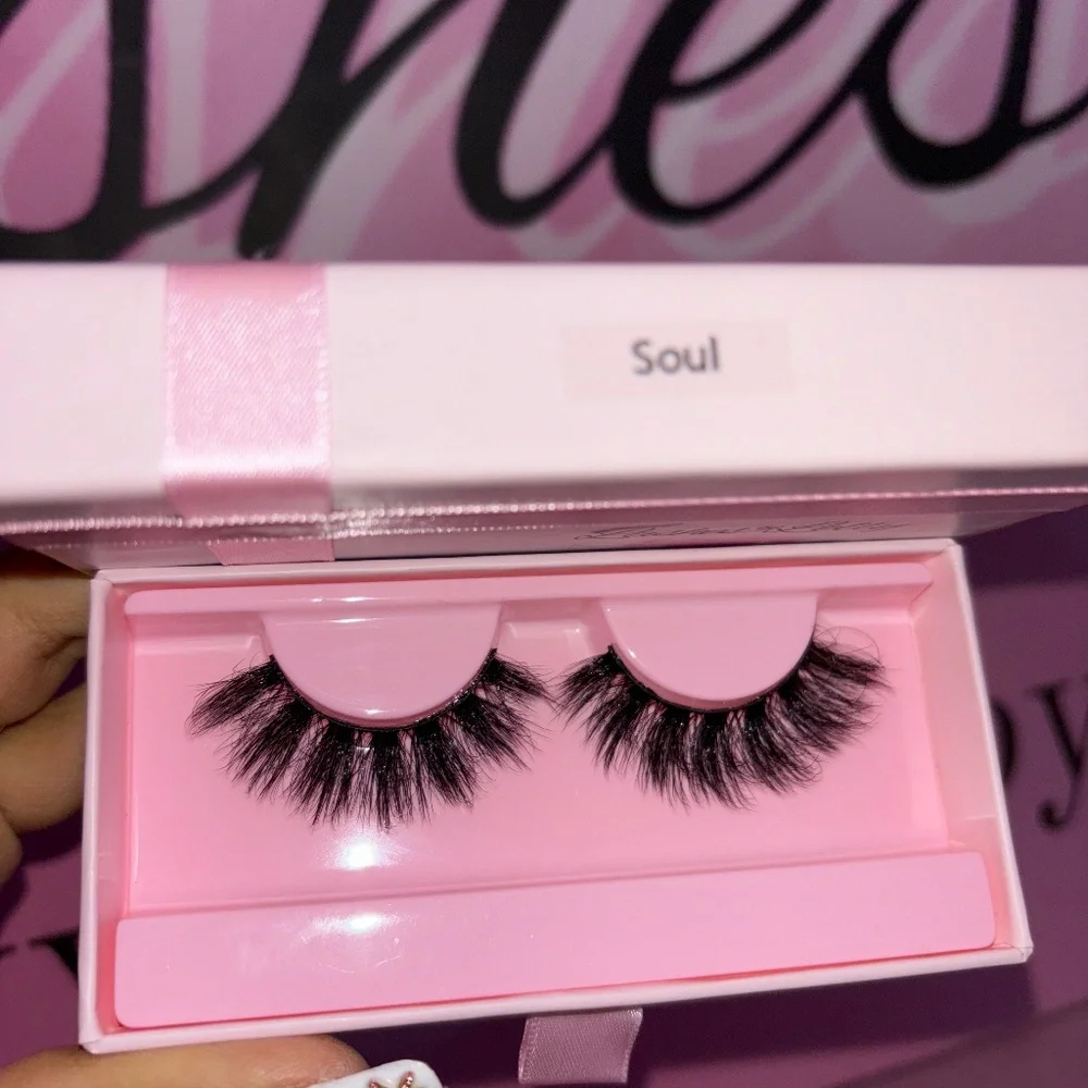 Lashes - Picture 1 of 5